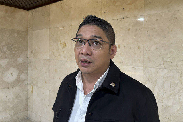 Anggota Komisi VIII DPR RI, Pasha Ungu menjawab pertanyaan wartawan saat dijumpai di kompleks Parlemen, Senayan, Jakarta, Jumat (22/8/2025). Foto: Abid Raihan/kumparan