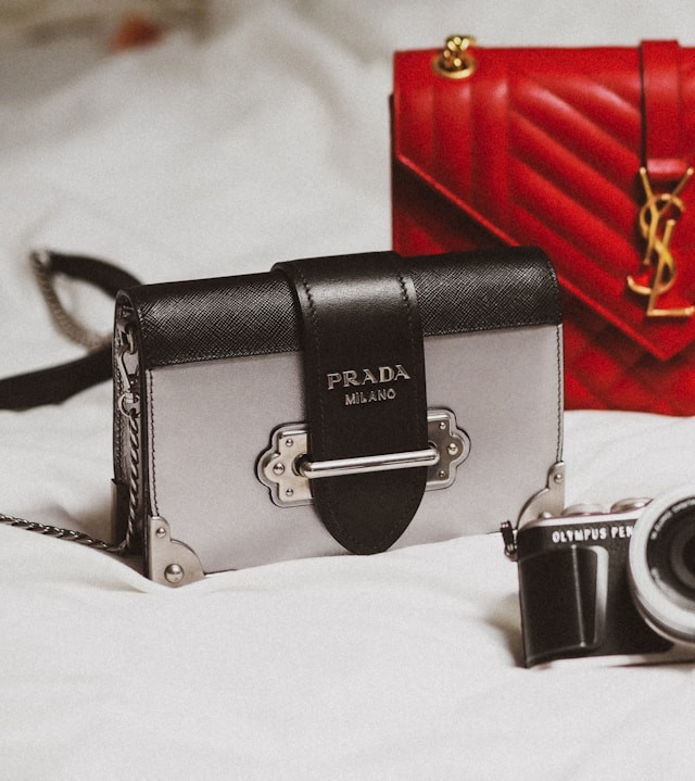 Piramida Luxury Brand. Foto hanya ilustrasi. Sumber foto: Unsplash/Laura