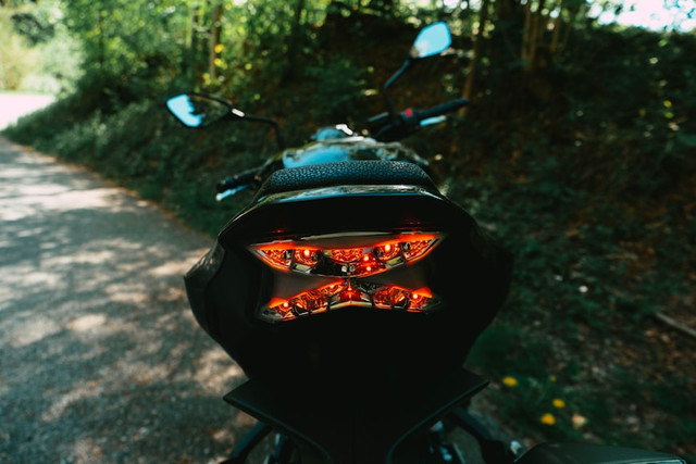 Perbedaan lampu belakang PCX ABS dan CBS, foto hanya ilustrasi, bukan sepeda motor sebenarnya: Unsplash/Verstappen Photography