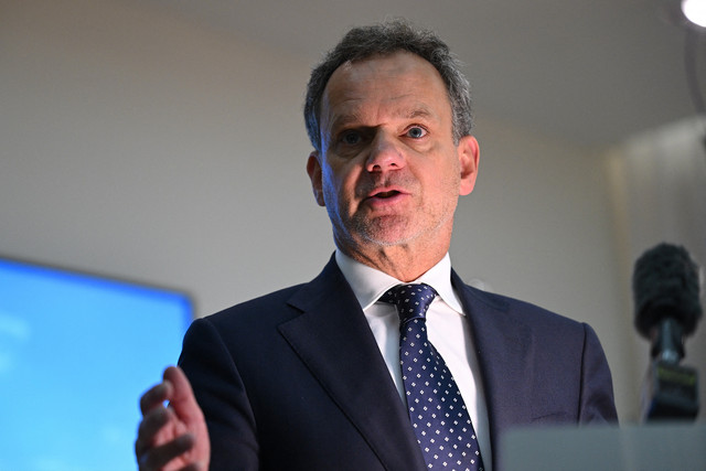 Menteri Luar Negeri Belanda Caspar Veldkamp berbicara dalam konferensi pers di Kedutaan Besar Belanda di Beijing pada 22 Mei 2025. Foto: JADE GAO / AFP