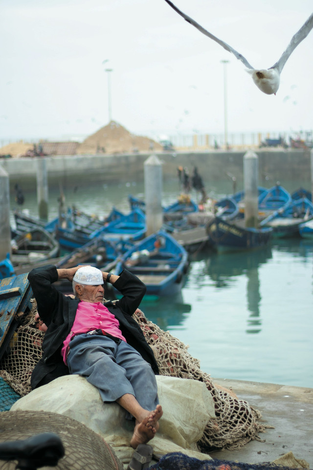 Simple Life. Foto oleh Thiébaud Faix di Unsplash.