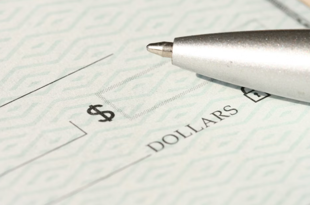 cara mengetahui standar gaji di perusahaan. Foto Hanya Ilustrasi Bukan Sebenarnya. Sumber Foto: Unsplash/Monye Knack