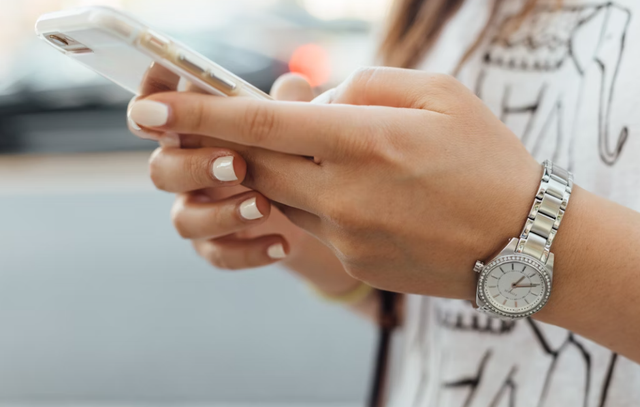 Ilustrasi harga infinix hot 60 pro. Sumber: Unsplash/Paul Hanaoka