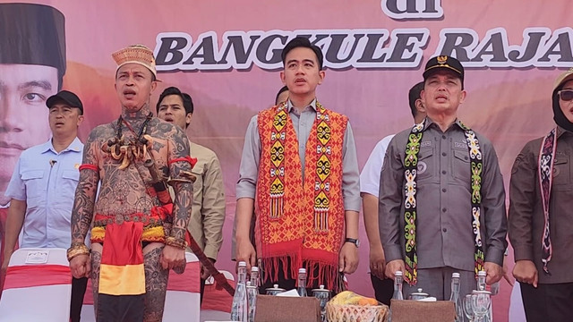 Wapres Gibran bersama Panglima Jilah dan Gubernur Kalbar, Ria Norsan. Foto: Dok. Istimewa