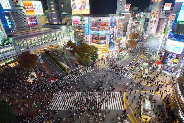 Kota di Jepang untuk Solo Traveling. Foto Shibuya Crossing Tokyo. Sumber: unsplash.com/Timo Volz