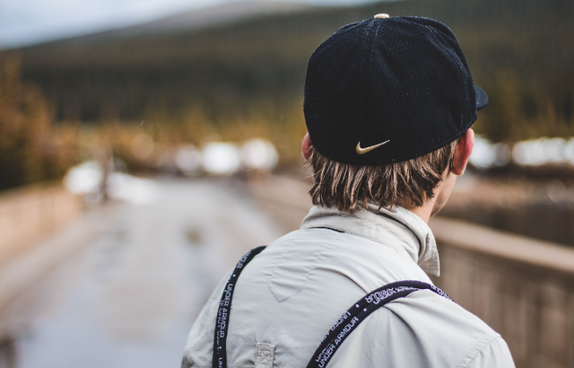Ilustrasi ciri topi Nike original. Sumber foto: Pixabay/ Pexels
