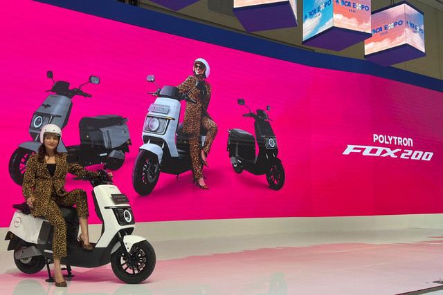 Motor listrik Polytron FOX 200 resmi meluncur di BCA EXPO 2025 di ICE BSD, Tangerang, Jumat (22/8/2025). Foto: Alvian Yoga Yulianto/kumparan