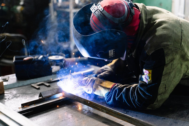 Apa itu welder. Foto hanya ilustrasi, bukan yang sebenarnya. Sumber: Pexels/Pavel Chernonogov 