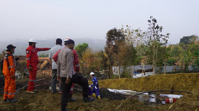 Bupati Blora Dr H Arief Rohman MSi saat lakukan kunjungan ke lokasi kejadian. Minggu pagi (24/08/2025) (Aset: Istimewa)