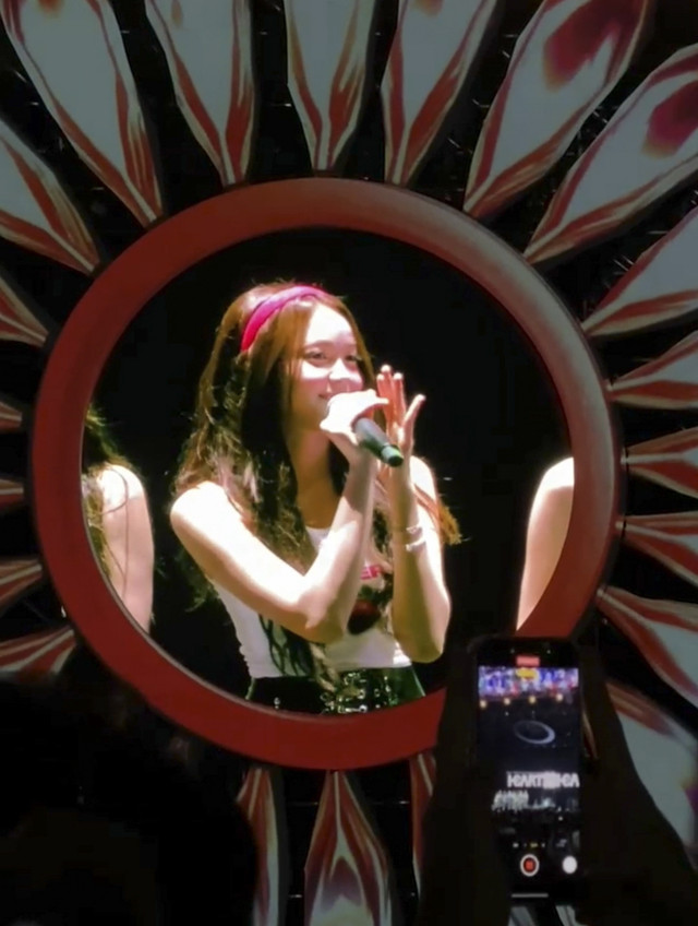 Grup K-Pop Hearts2Hearts tampil perdana di LaLaLa Fest 2025 yang digelar di JiExpo Kemayoran, Jakarta Pusat, Minggu (24/8/2025). Foto: Vincentius Mario/kumparan