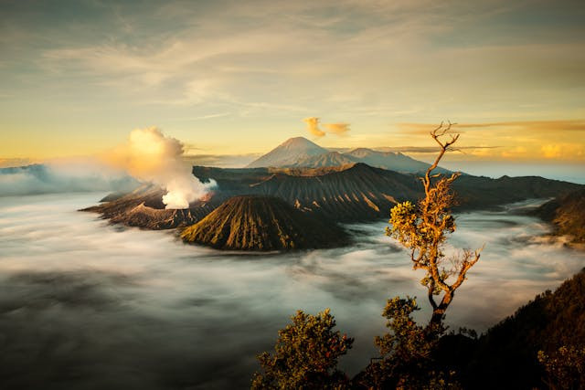 Spot sunrise di Gunung Bromo. Foto hanya ilustrasi bukan sebenarnya. Sumber foto: Pexels/YIYANG LIU