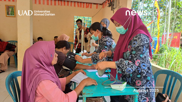 Mahasiswa KKN UAD Adakan Cek Kesehatan Gratis bagi Warga Traju ...