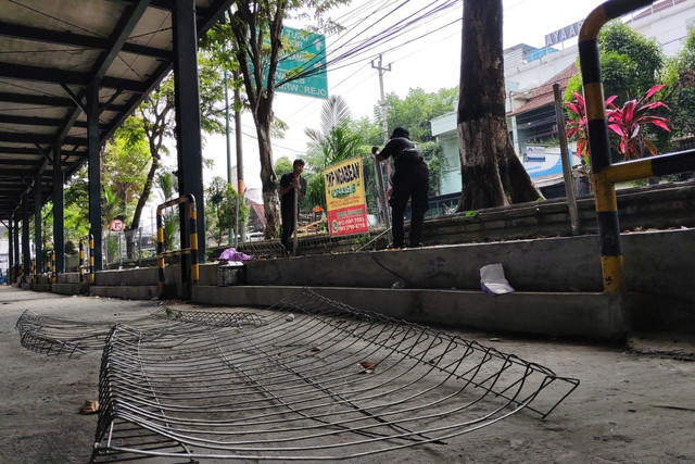 Situasi usai peristiwa ricuh suporter di Tempat Parkir Ngabean Kota Yogyakarta, Senin (25/8/2025). Foto: Arfiansyah Panji Purnandaru/kumparan