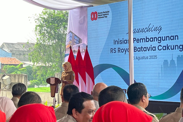 Kepala Dinas Kesehatan Provinsi DKI Jakarta Ani Ruspitawati saat peluncuran inisiasi pembangunan RS Royal Batavia Cakung di Cakung Barat, Jakarta Timur, Senin (25/8/2025). Foto: Nasywa Athifah/kumparan