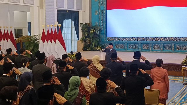 Presiden Prabowo Subianto saat Upacara Penganugerahan Tanda Kehormatan dan Tanda Jasa di Istana Negara, Jakarta Pusat, Senin (25/8/2025). Foto: Zamachsyari/kumparan