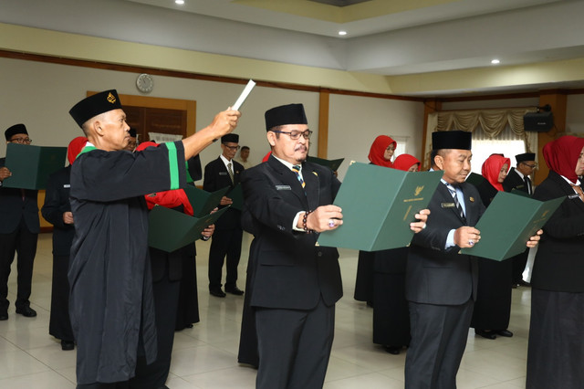 Pengambilan sumpah pejabat di lingkungan Pemerintah Kota Pontianak. Foto: Diskominfo Pemkot Pontianak