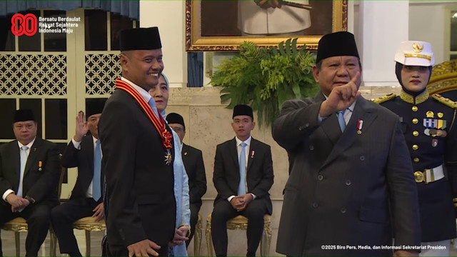 Momen Presiden Prabowo Subianto tegur MC salah sebut penerima tanda kehormatan. Foto: Youtube/Sekretariat Presiden
