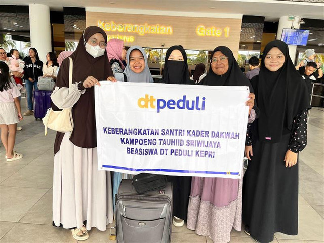 Santri Kader Dakwah DT Peduli diberangkatkan untuk pendidikan di Kampoeng Tauhiid Sriwijaya (Sumber : DT Peduli)