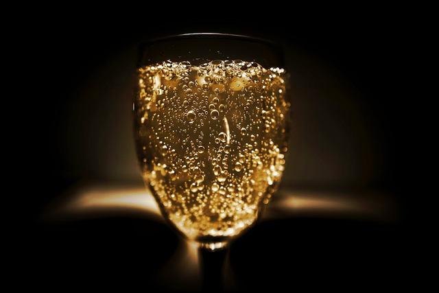 Ilustrasi Champagne Warna Apa? Sumber: Pexels/Joonas kääriäinen