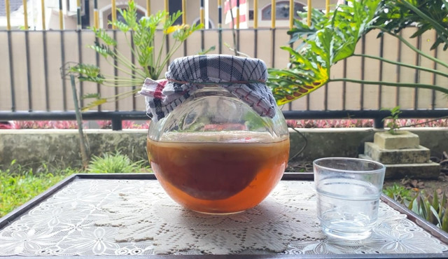 Fermentasi kombucha minuman kesehatan “Teh Tera: Teh Terapi Gula Darah”. Sumber: Dokumentasi Pribadi.