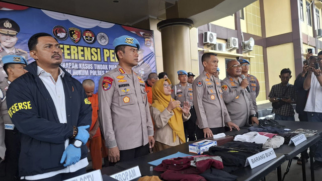 Konferensi pers terkait anggota ormas pelaku penganiayaan staf Humas LH dan wartawan di Serang, Banten. Foto: Dok. Istimewa