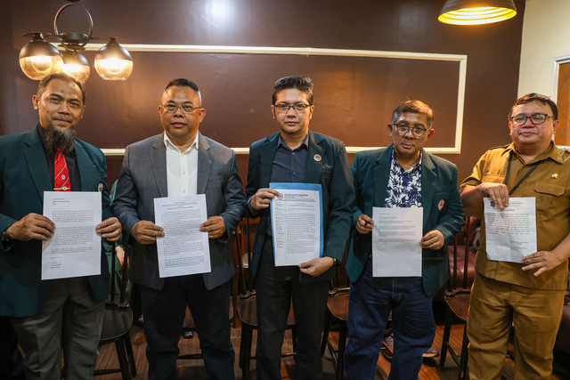 Pengurus IDI dan organisasi kedokteran yang mengecam kasus penganiayaan yang menimpa dokter RS BDH Surabaya. Foto: Diskominfo Surabaya 