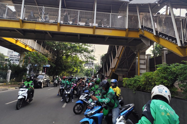Suasana di Stasiun Palmerah, Jakarta Barat, Selasa (26/8/2025). Foto: Rachmadi Rasyad/kumparan
