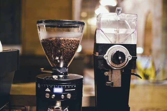 Mesin grinder kopi terbaik. Sumber: Unsplash.com.