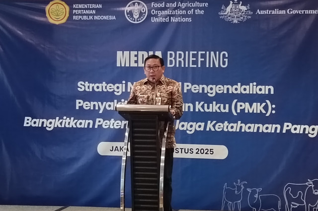 Direktur Jenderal Peternakan dan Kesehatan Hewan (PKH) Kementerian Pertanian (Kementan), Agung Suganda, saat media briefing Strategi Nasional Pengendalian Penyakit Mulut dan Kuku di Jakarta Selatan, Selasa (26/8/2025). Foto: Muhammad Fhandra/kumparan