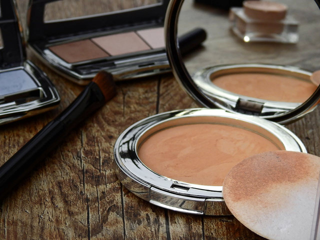 Ilustrasi make up untuk kulit berminyak. Foto: Pexels