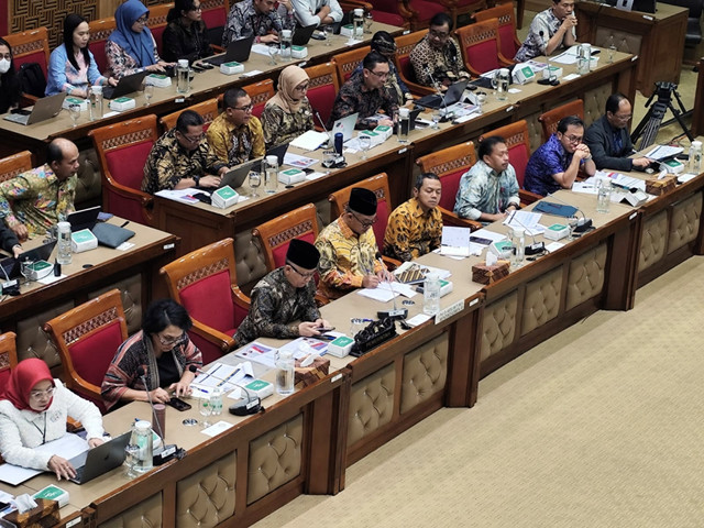 Suasana Rapat Kerja Komisi X DPR bersama Kementerian Pendidikan Dasar dan Menengah (Kemendikdasmen) di Kompleks Parlemen Senayan, Jakarta, Selasa (26/8/2025). Foto: Luthfi Humam/kumparan