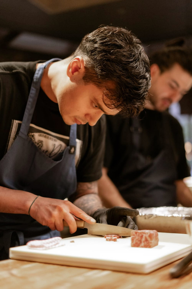Kolaborasi chef ternama asal London, Edoardo Pellicano dengan restoran Charkoal luncurkan menu eksklusif di Indonesia. Foto: Dok. Ismaya