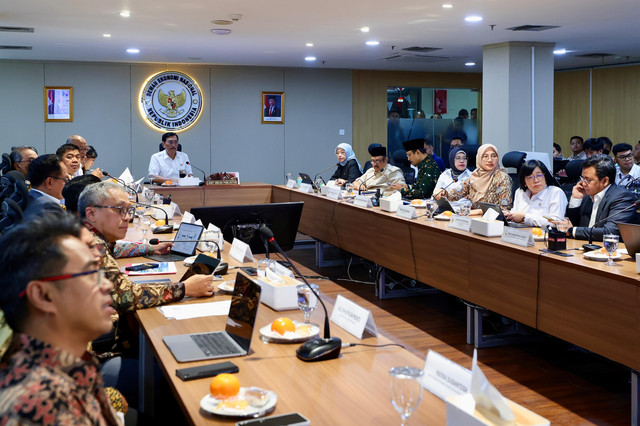 Rapat koordinasi bersama 20 kementerian dan lembaga pilot project penyempurnaan digitalisasi Bantuan Sosial nasional di di Kantor Dewan Ekonomi Nasional (DEN), Jakarta, Selasa (26/8/2025). Foto: Dok. Istimewa