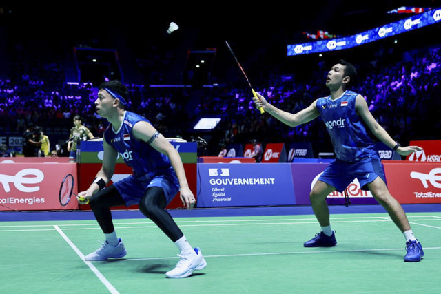 Fajar Alfian/ Rian Ardianto saat bertanding di Kejuaraan Dunia BWF 2025 yang digelar di Adidas Arena, Paris, Prancis. Foto: Dok. PBSI