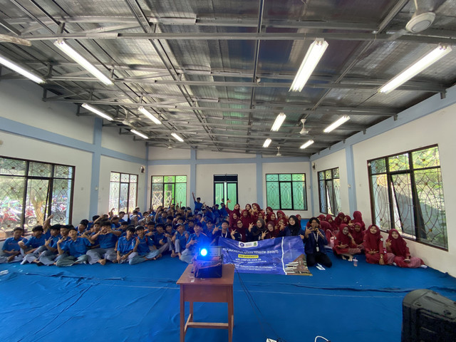 Mahasiswa KKN-T IPB Bawa Edukasi Komprehensif untuk Siswa SMK Taruna Karya 76