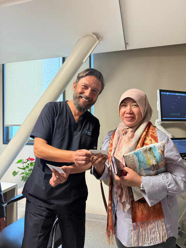 Saya dan dr. Erhan Gonen di RS Medipol Pendik Istanbul (foto koleksi pribadi)