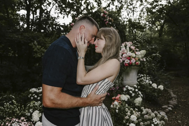 Taylor Swift dan Travis Kelce mengumumkan pertunangan mereka setelah menjalin hubungan selama dua tahun. Foto: Instagram/ @taylorswift