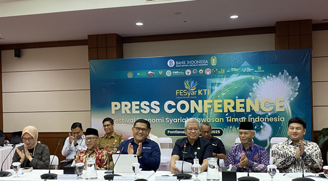 Konferensin pers Festival Ekonomi Syariah di Pontianak. Foto: Yulia Ramadhiyanti/HiPontianak 