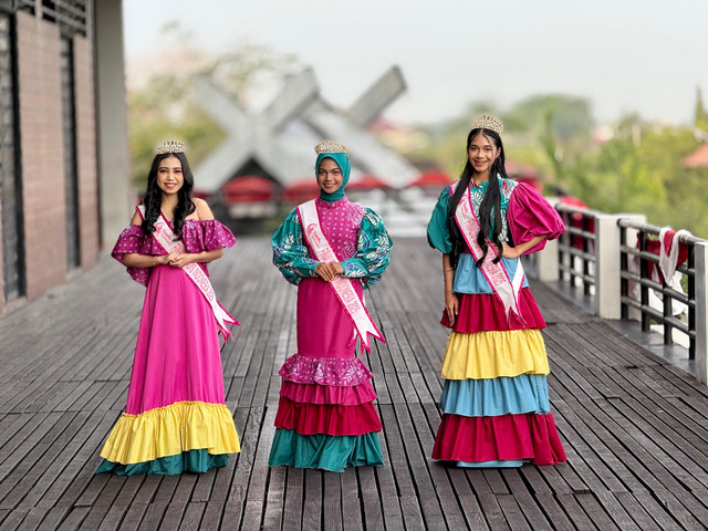 Qeisya Anaya Putri (kiri), Intan Ramadhani (tengah), Melinda Putri (kanan). Foto: Rabiansyah/Hi!Pontianak.