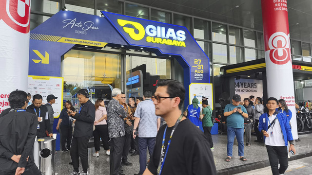 Suasana pameran otomotif GIIAS Surabaya 2025 di Grand City Convex, Surabaya, Rabu (27/5/2025). Foto: Sena Pratama/kumparan