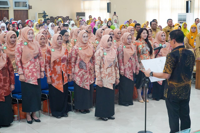 Bupati Bojonegoro Setyo Wahono resmi melantik kepengurusan Gabungan Organisasi Wanita (GOW) Kabupaten Bojonegoro untuk Periode 2025-2030, Selasa (26/08) di Gedung Angling Dharma. (Aset: Istimewa)