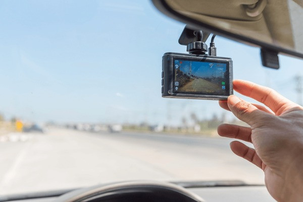 Ilustrasi dashcam 1 jutaan terbaik 2025. Foto: Shutterstock 