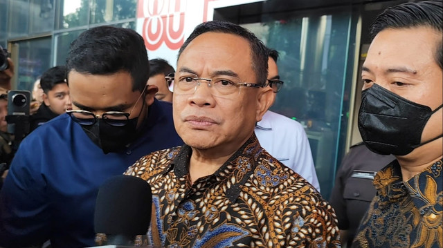 Bupati Pati, Sudewo, usai diperiksa KPK terkait kasus suap proyek pembangunan jalur kereta di Gedung Merah Putih KPK, Jakarta Selatan, Rabu (27/8/2025). Foto: Jonathan Devin/kumparan