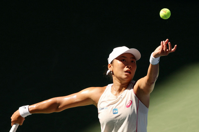 Petenis Indonesia Janice Tjen saat melawan Inggris Emma Raducanu pada pertandingan putaran kedua US Open di Flushing Meadows, New York, Amerika Serikat, Kamis (28/8/2025). Foto: Mike Segar/REUTERS