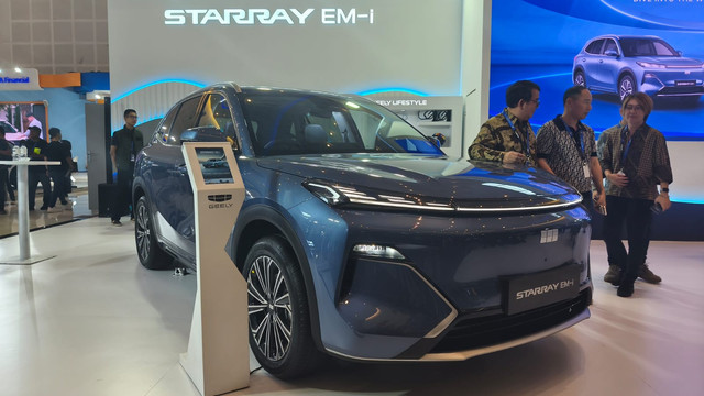 Mobil Plug-in Hybrid Electric Vehicle (PHEV) Geely Starray EM-i tampil di GIIAS Surabaya 2025. Foto: Sena Pratama/kumparan