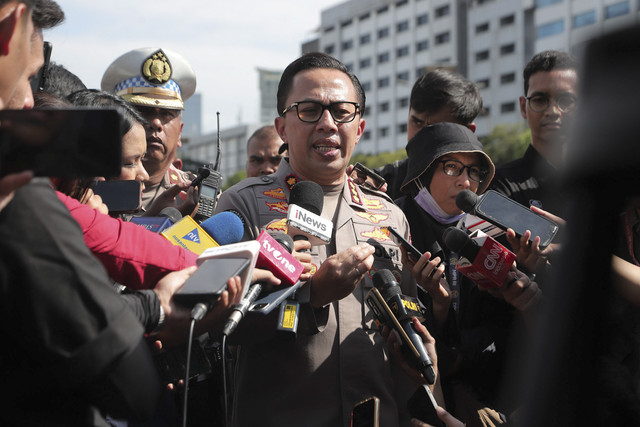Kabidhumas Polda Metro Jaya Ade Ary menjawab pertanyaan wartawan saat dijumpai jelang unjuk rasa Buruh di depan Kompleks Parlemen, Jakarta, Kamis (28/8/2025). Foto: Iqbal Firdaus/kumparan