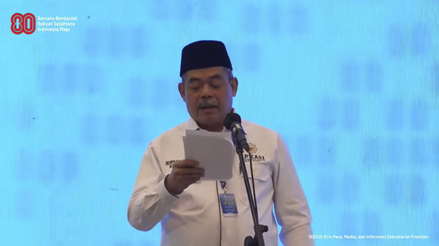 Ketua umum Asosiasi Pemerintah Kabupaten Seluruh Indonesia (APAKSI) sekaligus Bupati Lahat Bursah Zarnubi menyampaikan sambutan saat Pembukaan APKASI Otonomi Expo 2025 di Indonesia Convention Exhibition (ICE) BSD, Tangerang, Jumat (22/8/2025). Foto: Youtube/Sekretariat Presiden