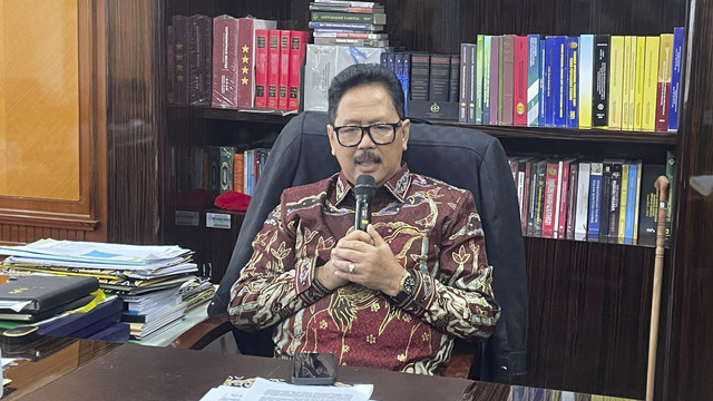 Juru bicara Mahkamah Agung (MA), Yanto, saat konferensi pers di Gedung MA, Jakarta, Kamis (28/8/2025). Foto: Fadhil Pramudya/kumparan
