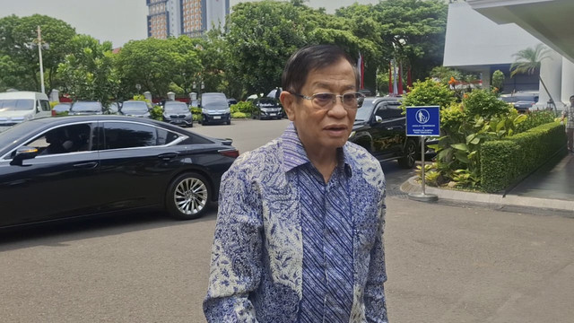 Jenderal TNI (HOR) (Purn.) Agum Gumelar tiba di Kompleks Istana Kepresidenan, Jakarta Pusat, Kamis (28/8/2025). Foto: Zamachsyari/kumparan