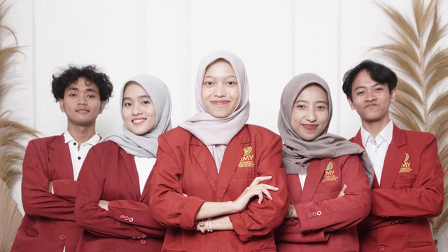 Formasi Tim Riset terdiri dari Ketua Tim dan Anggota Tim dari Mahasiswa Universitas Muhammadiyah Yogyakarta. Foto: Tiara Laras Palupi/Ketua Tim